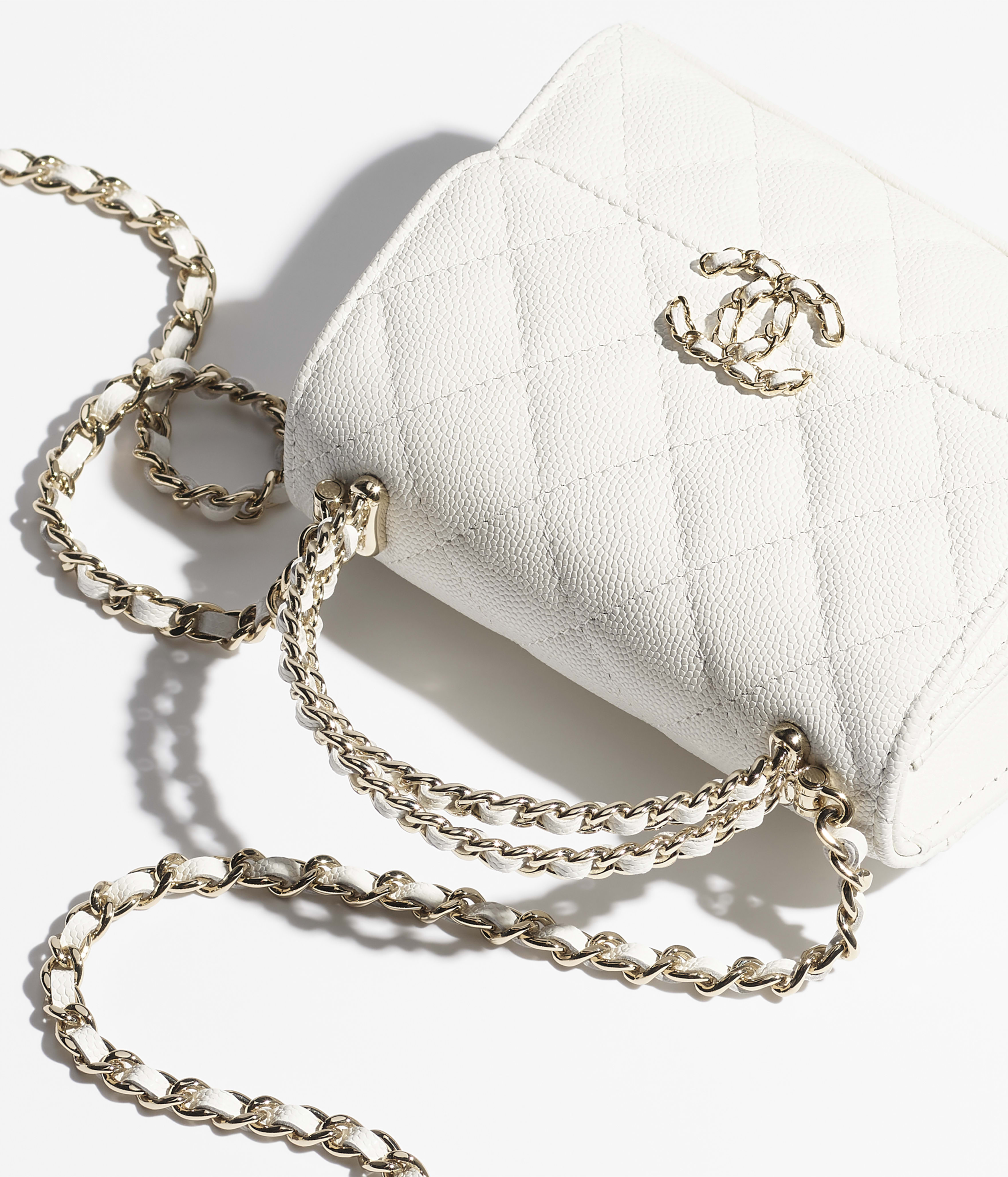 Clutch met ketting - Wit - Glanzend kaviaar kalfsleer & goudkleurig metaal - Artistieke weergave 4